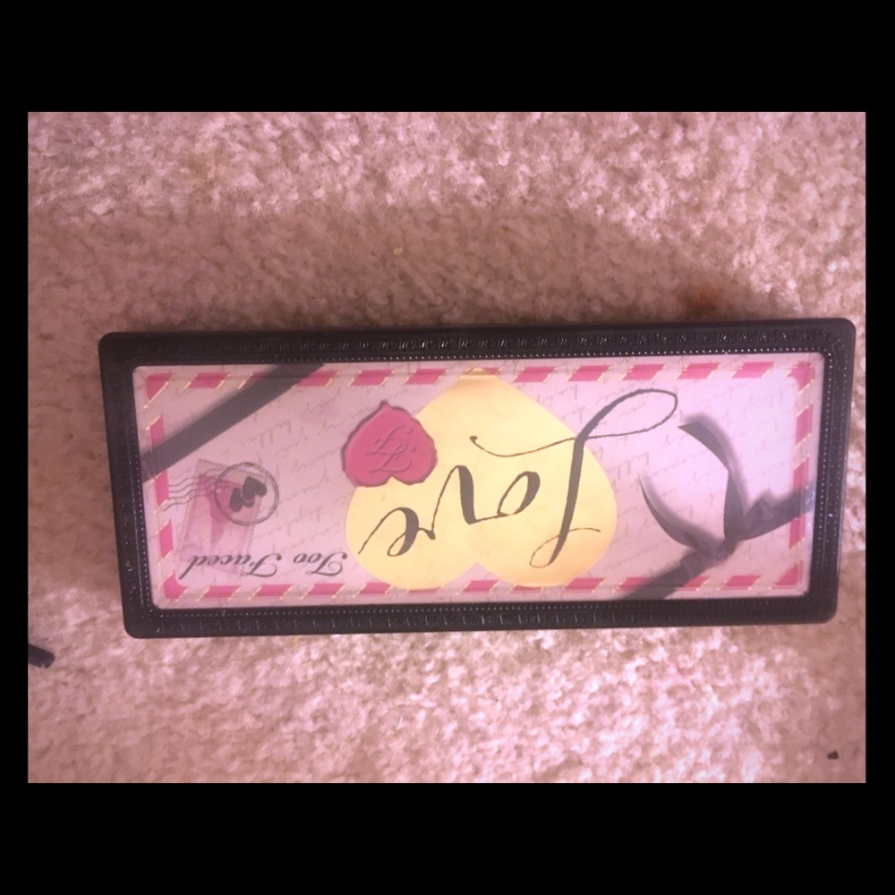 Too faced Eye shadow pallete